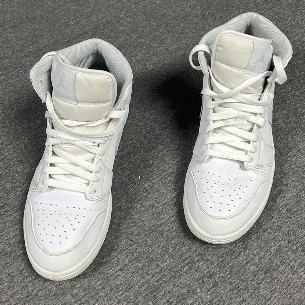 Air Jordan Retro 1, white and grey, size 9.5